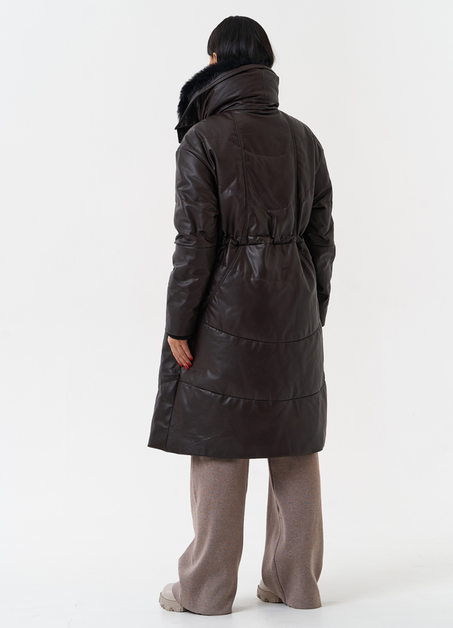 Женский кожаный пуховик с отделкой из натурального меха модель № 28918 в кредит