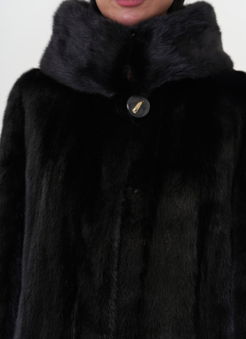 Норковая шуба черного цвета