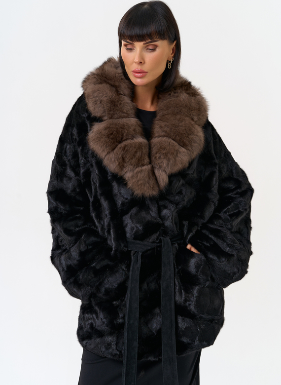 Женская шуба из меха норки  воротником из меха песца
