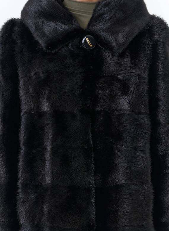 Шуба из норки с капюшоном черного цвета