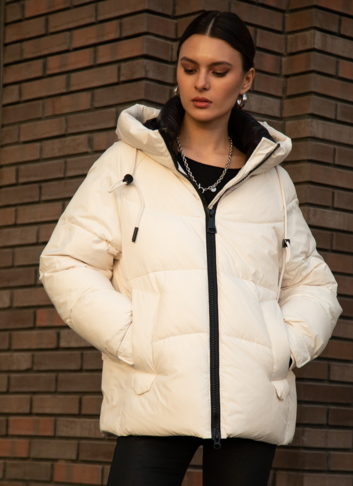 Женский пуховик с капюшоном 