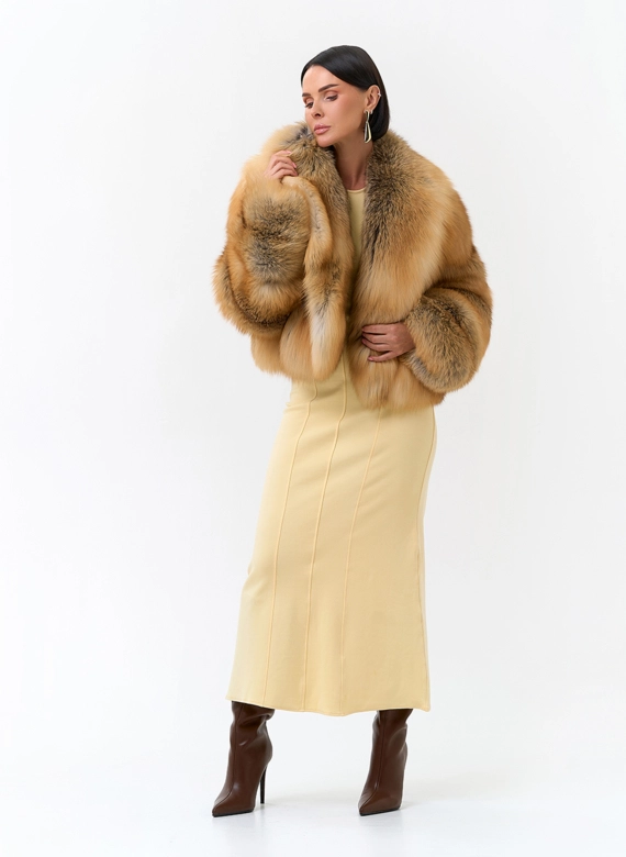 Укороченная шуба из меха рыжей лисы