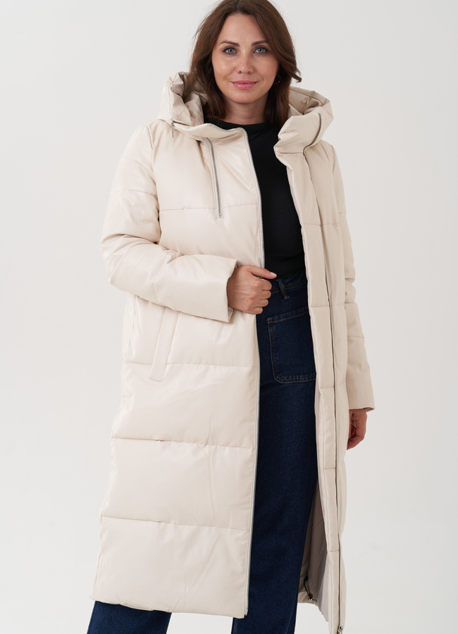 Пуховик из эко кожи молочного цвета с капюшоном модель № 25711 меха малина