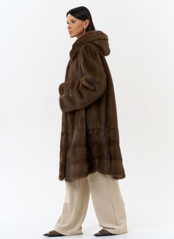 Шуба из меха норки с капюшоном