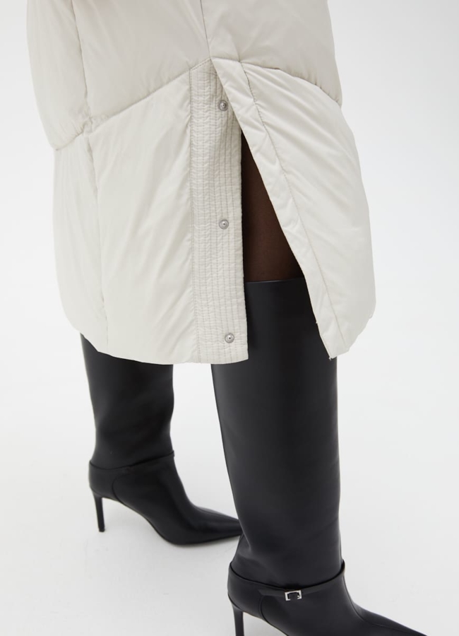 Женский светлый пуховик с капюшоном и поясом модель № 31124 универмаг малина