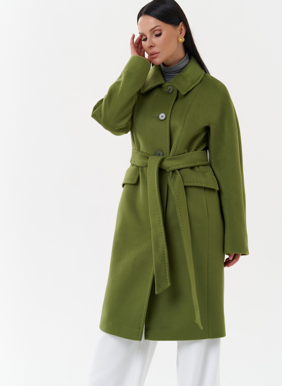 Женское пальто зеленого цвета с поясом
