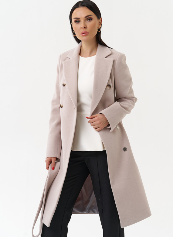 Женское двубортное пальто с поясом