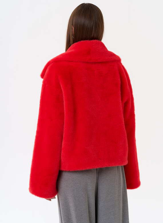 Куртка женская из эко меха в красном цвете