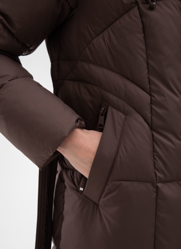 Женский пуховик с капюшоном и поясом