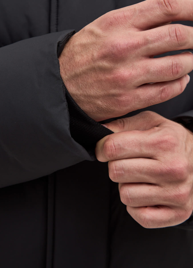 Мужской пуховик черного цвета  модель № 32033 универмаг малина