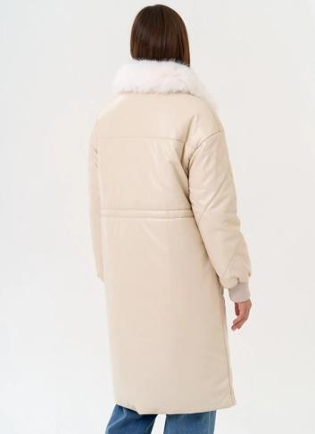 Женский пуховик из эко кожи с воротником из эко меха