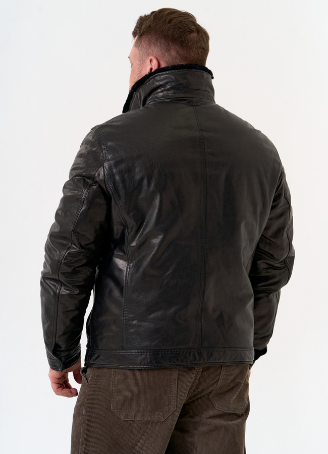 Куртка из натуральной кожи черного цвета модель № 25643 в кредит