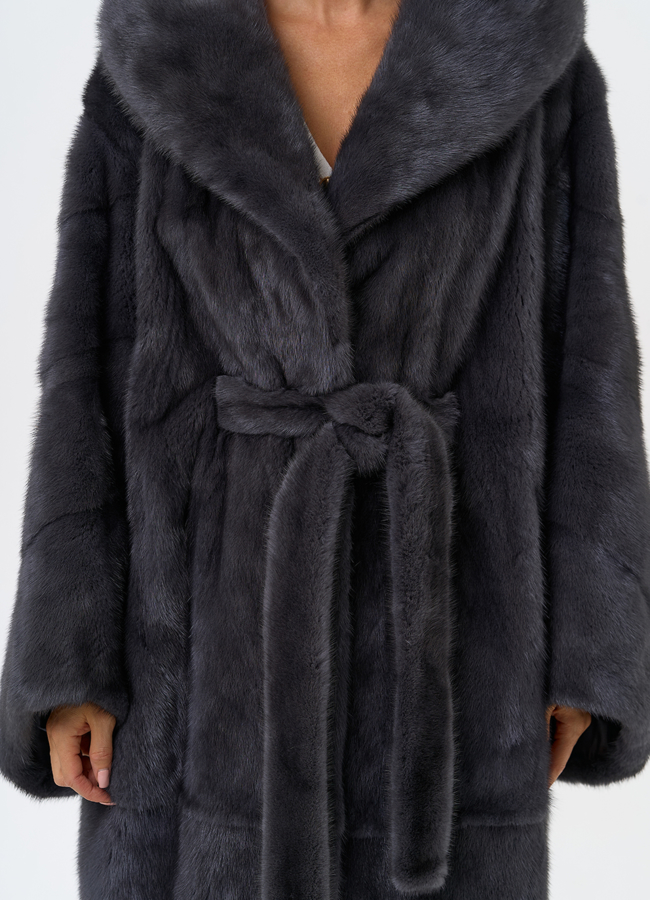 Женская шуба из меха норки с капюшоном  модель № 30673 универмаг малина