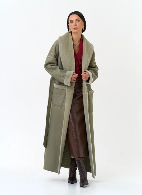 Женская дубленка зеленого цвета фото