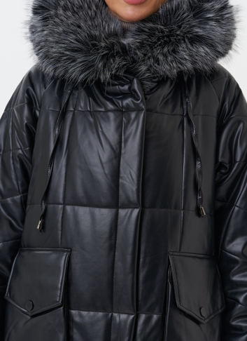 Пуховик из эко кожи с капюшоном из эко меха 