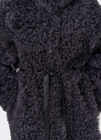 Женская двухсторонняя дубленка с декоративным поясом