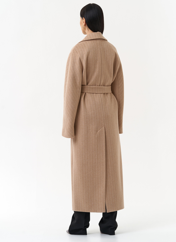 Длинное женское пальто с поясом