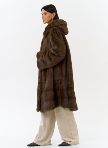 Шуба из меха норки с капюшоном