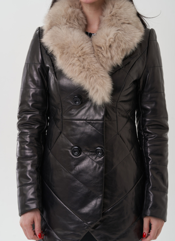 Кожаная куртка на пуговицах с английским воротником, отделка песец