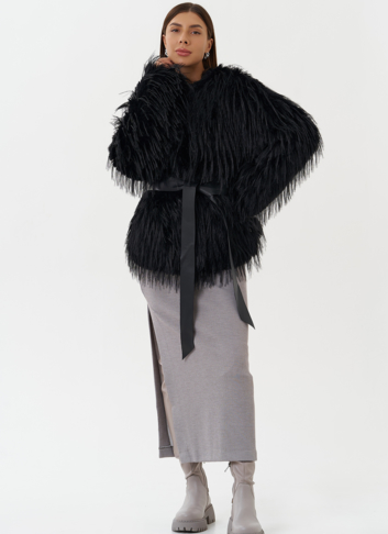 Женская шуба под эко страуса черного цвета