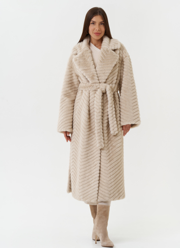 Длинное пальто из эко меха