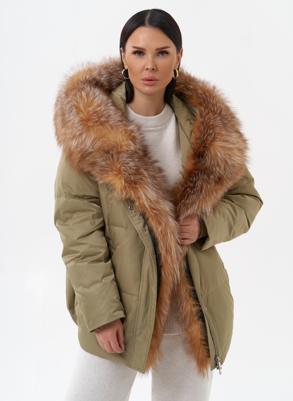Пуховик с капюшоном из меха лисы