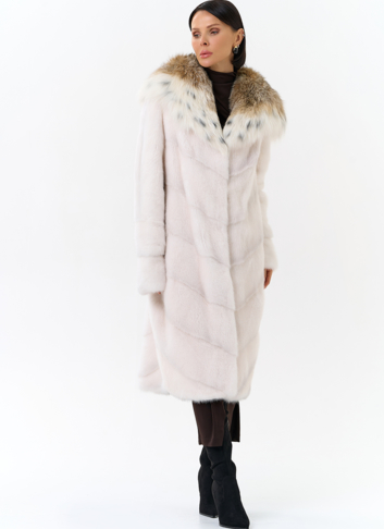 Светлая шуба с рысью