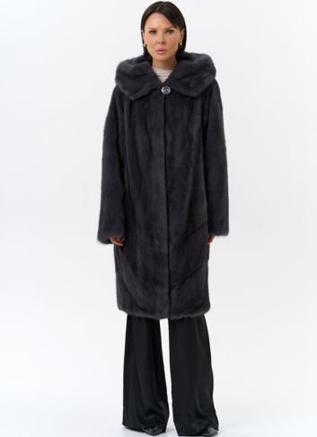 Женская шуба в сером цвете