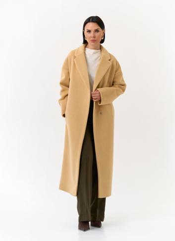 Женское пальто с английским воротником