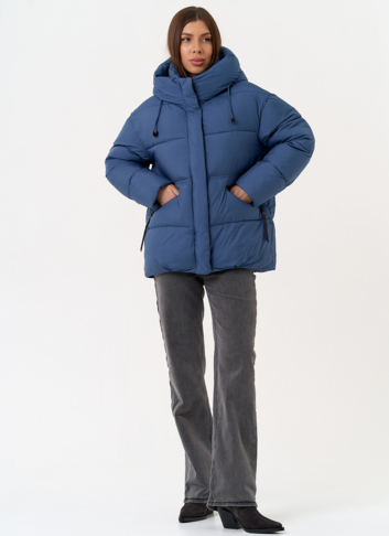 Женский пуховик синего цвета с капюшоном